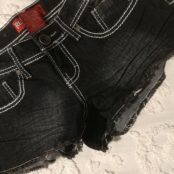 Red Rivet Dark Wash Denim Shorts Juniors Size 3. Rhinestones on Back - Picture 4 of 12